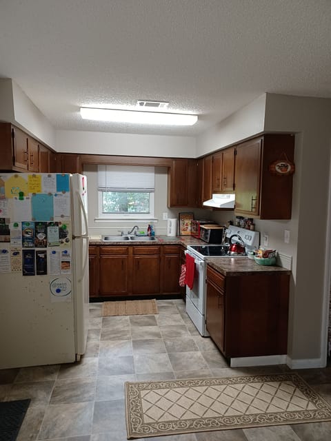 Full kitchen