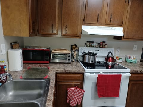 Oven, electric stove, slow- cooker