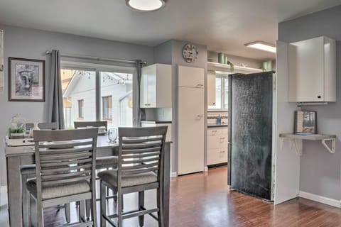 Fully Equipped Kitchen | Dishware & Flatware