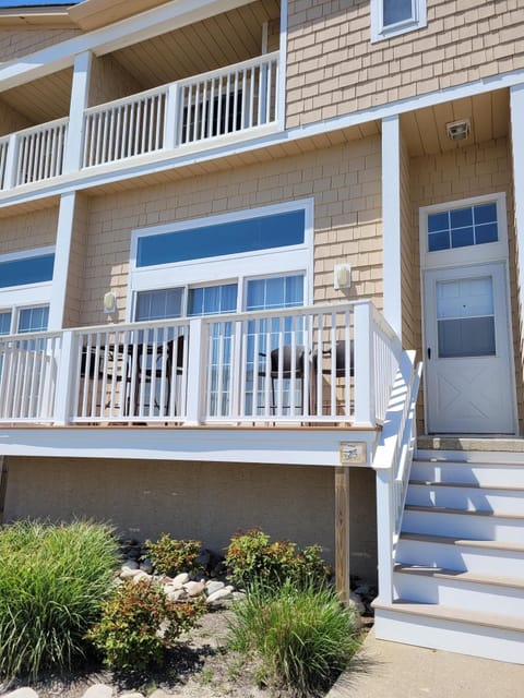 Front Door off Beach Ave