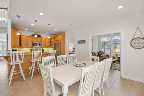 Seating for up to 11 including the breakfast bar