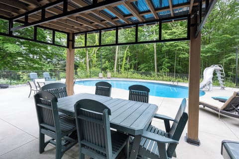 BluSprings Table and Pool