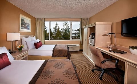 Comfortable unit w/ Two Double size beds. Exact unit will be assigned upon arrival. Views, colors and decor may vary.