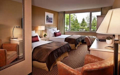 Comfortable unit w/ Two Double size beds. Exact unit will be assigned upon arrival. Views, colors and decor may vary.