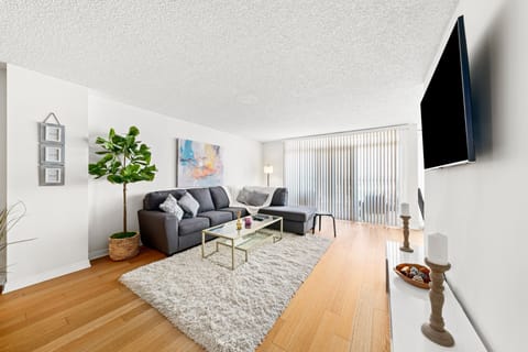 Cozy, bright living room with stylish decor – perfect for unwinding!