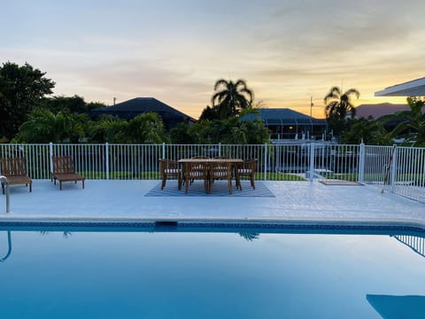 The amazing view of the pool and canal from the kitchen 