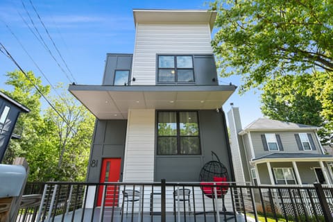 See Reviews: Airbnb.com/h/reddooratlanta