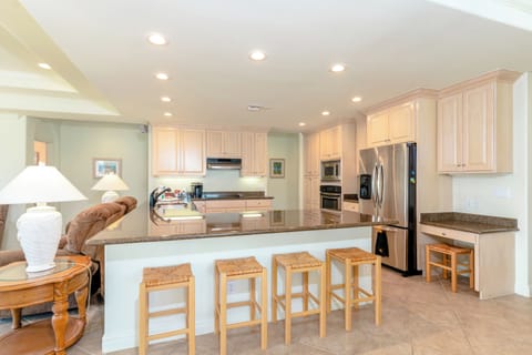 Open and spacious kitchen - Upstairs