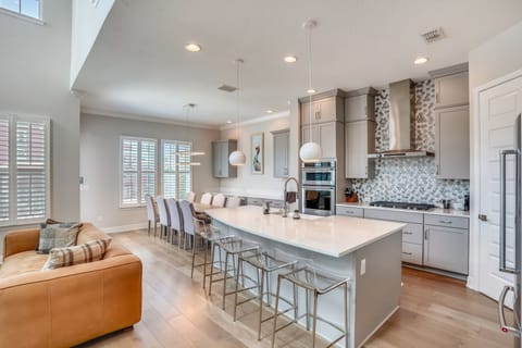 Large Island with Extra Seating