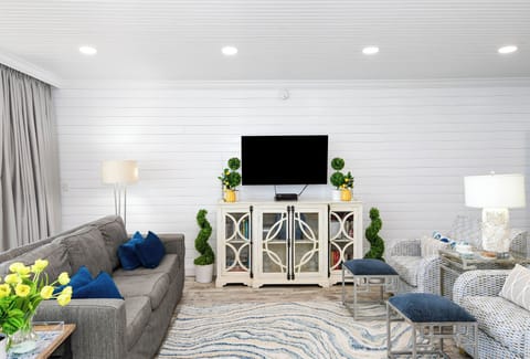 Silver Shells St. Maarten 405 - Living Area with Flat Screen TV