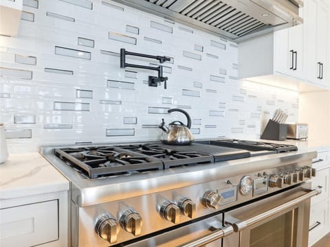 Gourmet Kitchen at 17 Grey Widgeon