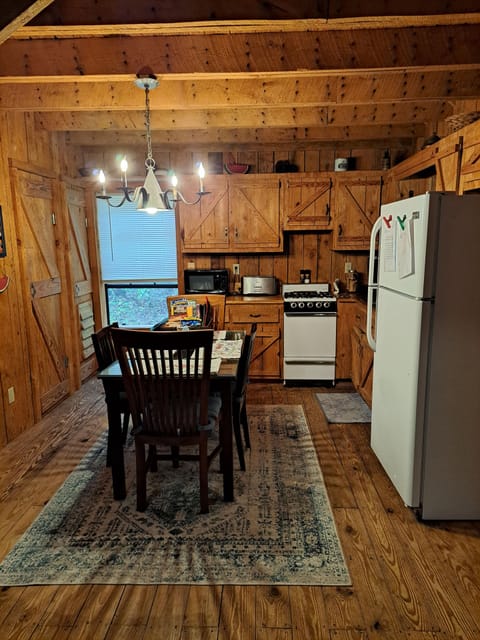 kitchen/dining area