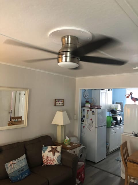 Living Area - new ceiling fan as of 6/2024. Turn off fans when taking photos