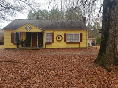 The quaint little bungalow with it's custom made barn quilt. 