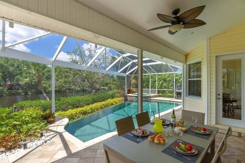 Covered Lanai for Outdoor Dining