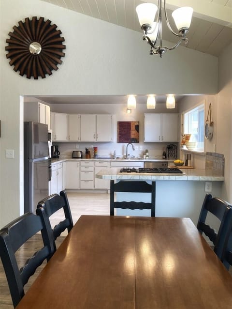 Riverview - The dining and kitchen area