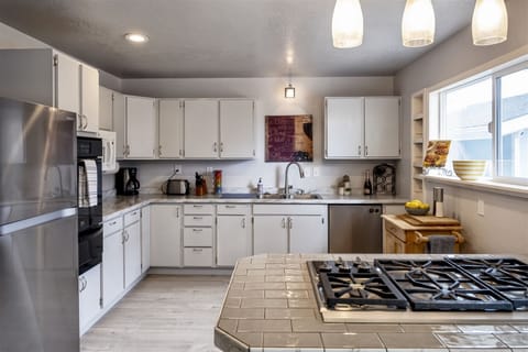 Riverview - The best memories are made in the kitchen with friends and family