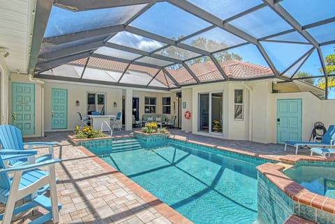 Screened-In Pool / Spa