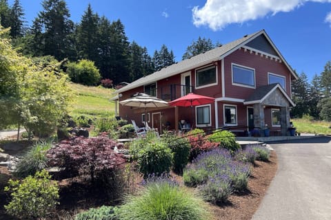 Welcome to Santos Family Farm Retreat. We hope we get to host you at the working farm in the heart of the Willamette Valley.