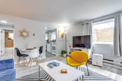 Living Room | Full Sleeper Sofa | Free WiFi | Central Heating | Smart TV | Desk