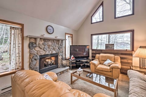 Pocono Lake Vacation Rental | 3BR | 1.5 BA | 1,112 Sq Ft | Access Only By Stairs