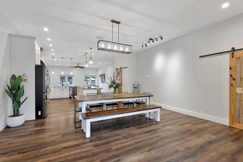 Grand dining splendor