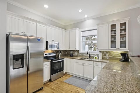 1st Floor - Ample Counter SpaCe