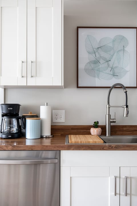 "There was coffee and dairy creamer with sugar stocked for those who need it."
-Megan, October 2022