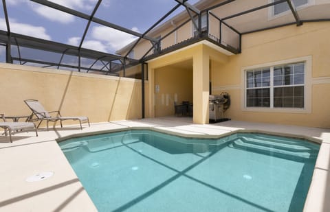 Soak up the sun in our pool with an ideal solar position.