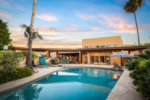 Pool heating available for $200/day 