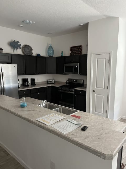 Kitchen with all the basics included!