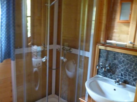 Knusperhäusl - vacation home, shower, WC, 3 bedrooms Apartment in Salzburgerland