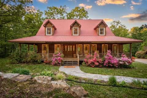 ➤ Discover more than 150+ Luxury Vacation Rentals, STRs, Cabins & Treehouses by ENJOY UNIQUE STAYS across Chattanooga, Lookout Mountain, Carolinas, Michigan & Alabama! 