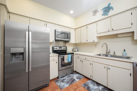 Fully Equipped Kitchen with Stainless Steel Appliances
