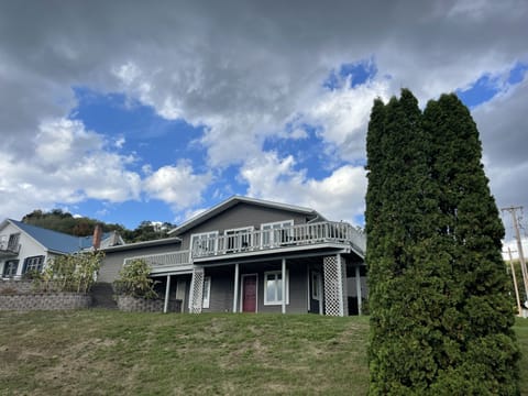 Welcome to Trempealeau and the mighty Mississippi River! 