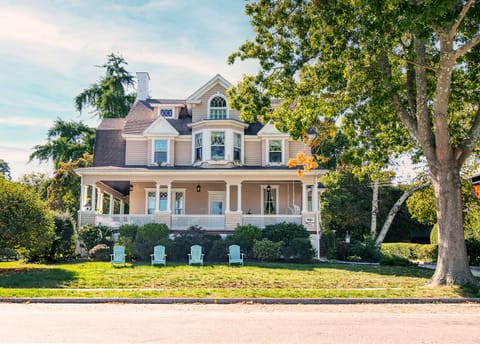 FRONT OF THE HOUSE