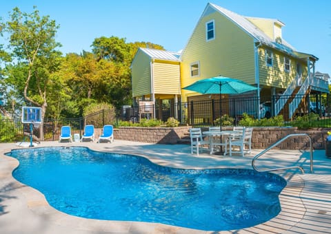The Emerald Owl features a luxurious, heated saltwater pool...a rare find on Emerald Isle!