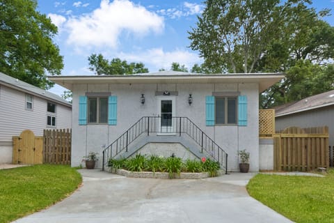 Front Entrance with Blue Shutters - A classic St. Simons tabby cottage with bright blue shutters, a welcoming front porch, and off-street parking—just steps from Redfern Village.