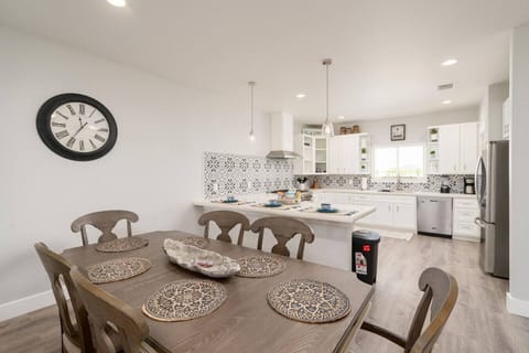 Gather ‘round for coastal meals and conversation — this beachy dining area is perfect for family feasts and sunset dinners.