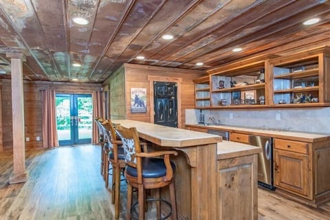 Gray Fox Suite Bar Area