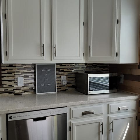 Ample counter space and a brand new microwave.