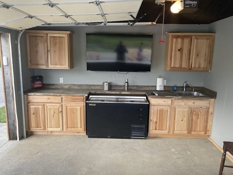 Outside bar area with TV, Beer Cooler and Sink