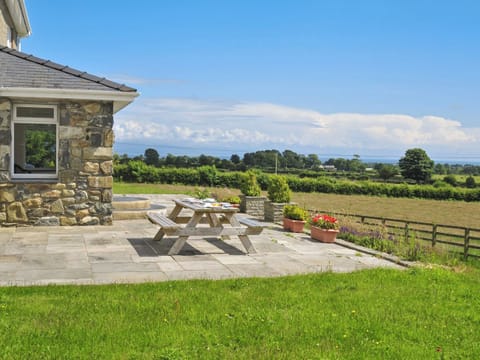 Outdoor area | Gelli Gron (Open Pastures), Llanystumdwy, near Llanarmon, Llyn Peninsula