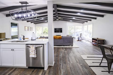 Open Kitchen, dining and living room