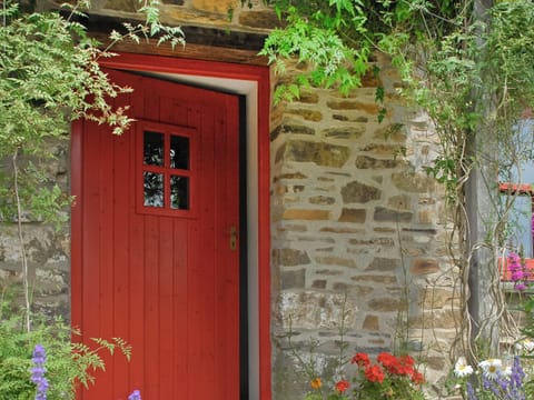 Exterior | Ria&rsquo;s Cottage, Landshipping