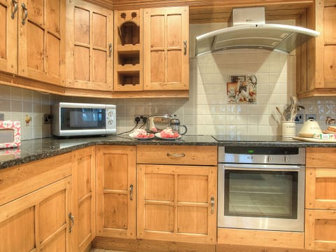 Kitchen area | Yr Hen Glowty, Puncheston