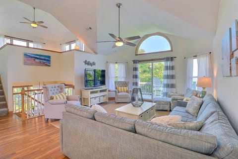 Blue Currituck Sound views abound from the bright and spacious top-level great room, with comfortable furnishings around the flat-screen TV.