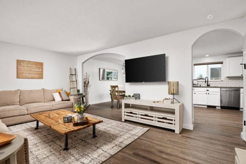 Welcome to Kef House! Please enjoy our spacious rental in the heart of Oregon wine country.