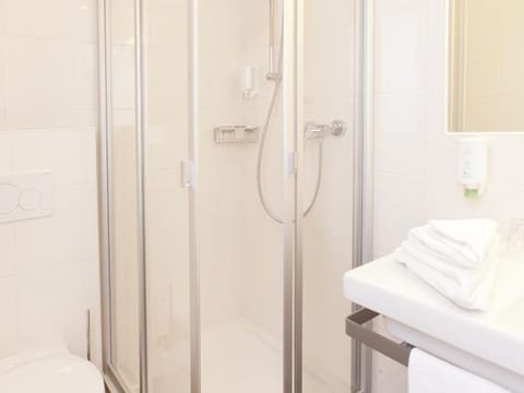 Familienzimmer mit Dusche, WC - Haus Central Bed and Breakfast in Schladming