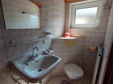 Double room with shower, WC - Gästehaus Almvater Apartment in Schladming